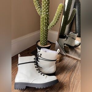 Combat style white boots 🤍